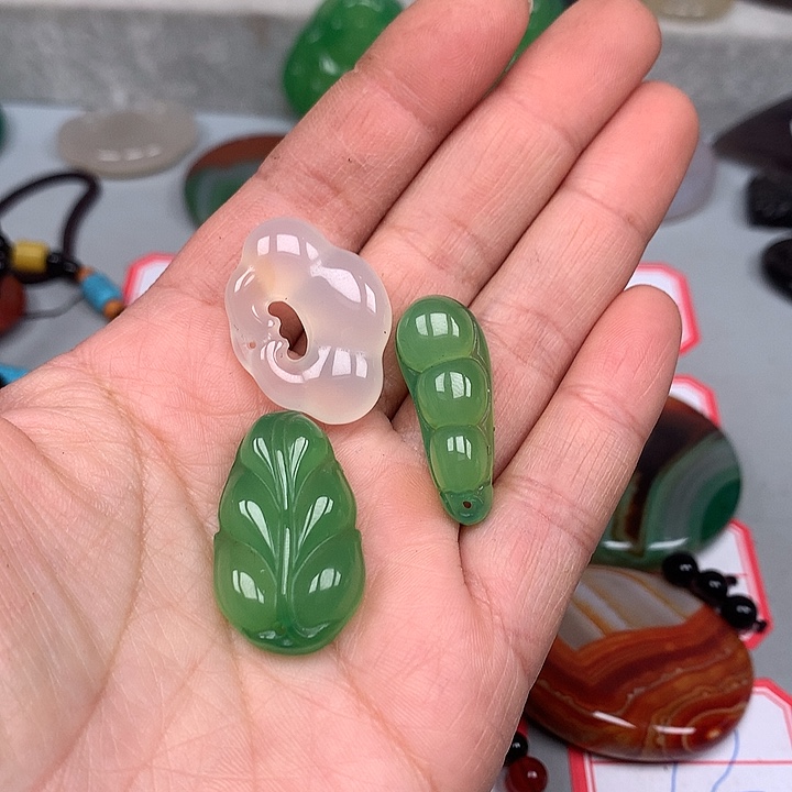 阳***1玛瑙/玉髓未镶嵌颈饰