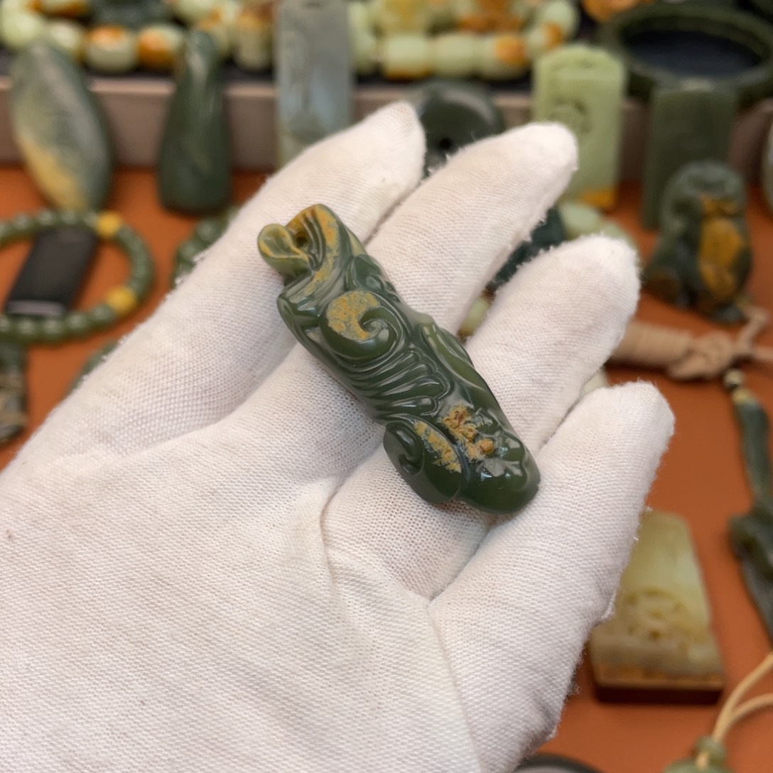 岫岩河磨玉（透闪石质玉）未镶嵌挂件