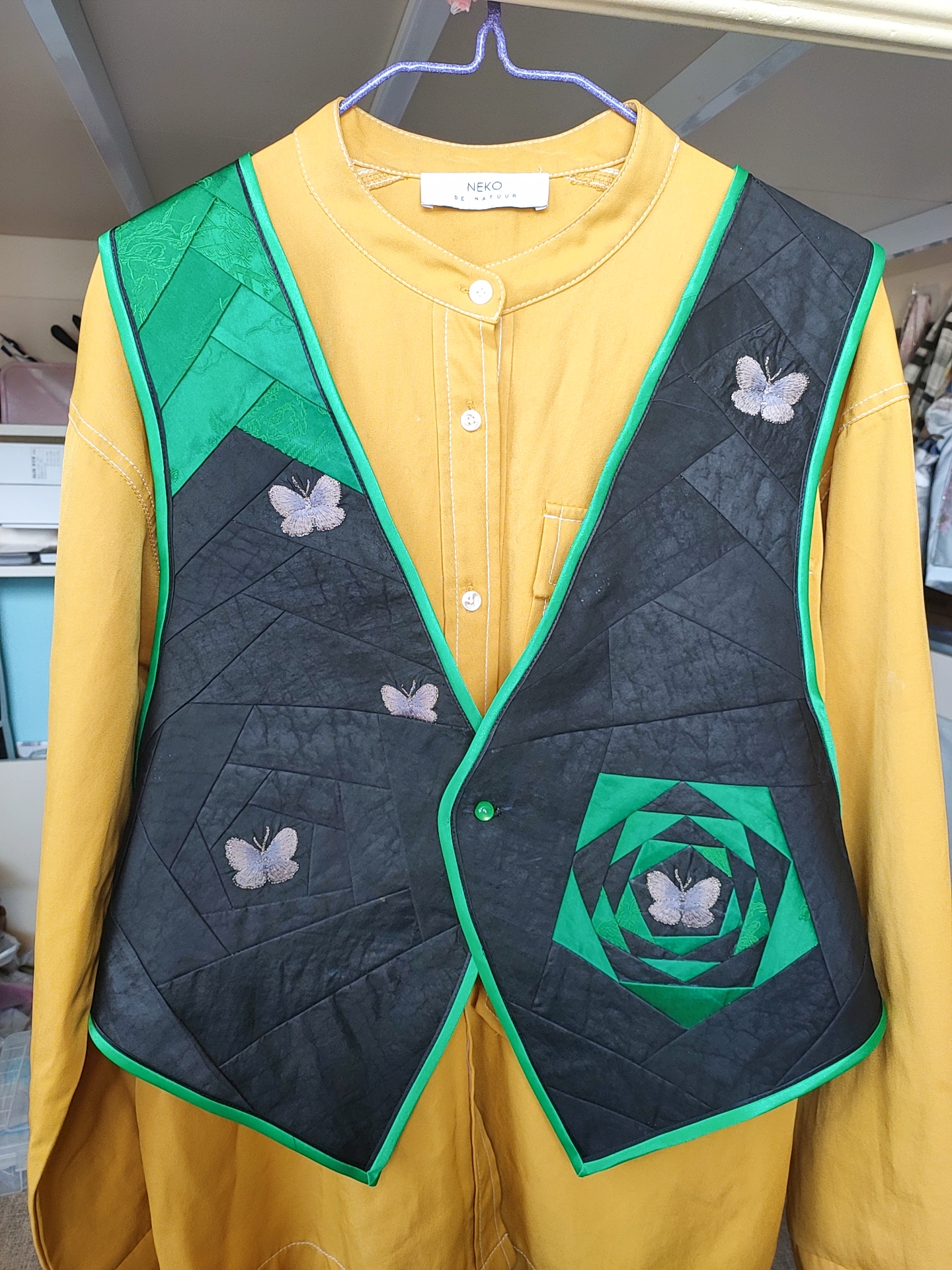 国风短款刺绣蝴蝶拼接玫瑰花马甲