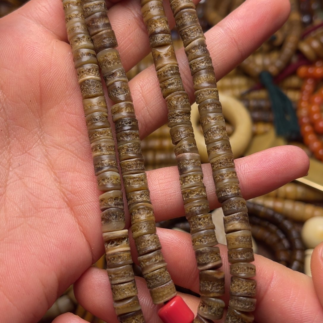 大叶紫檀（黑酸枝木类）