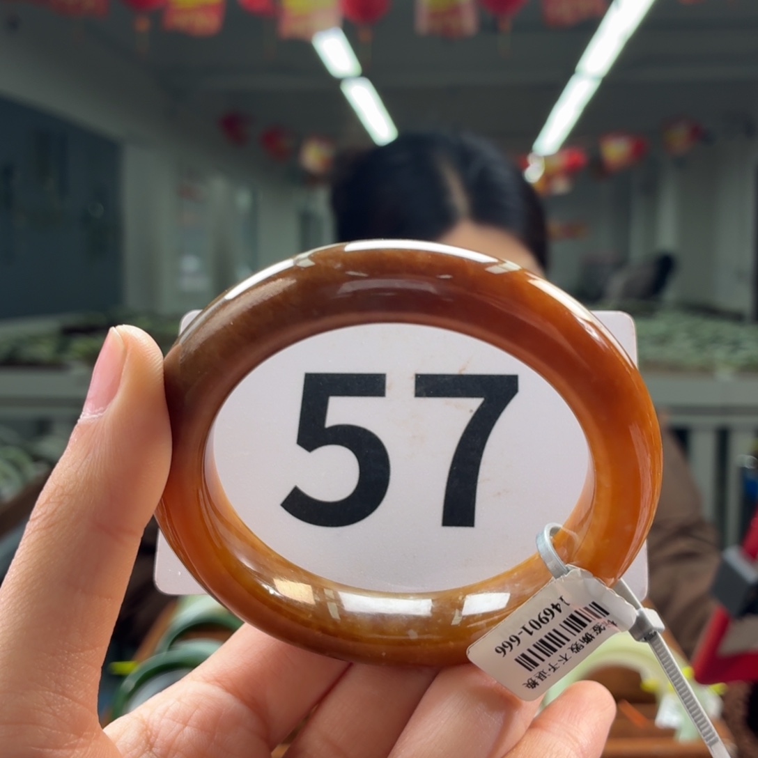 .***娘和田玉未镶嵌手镯