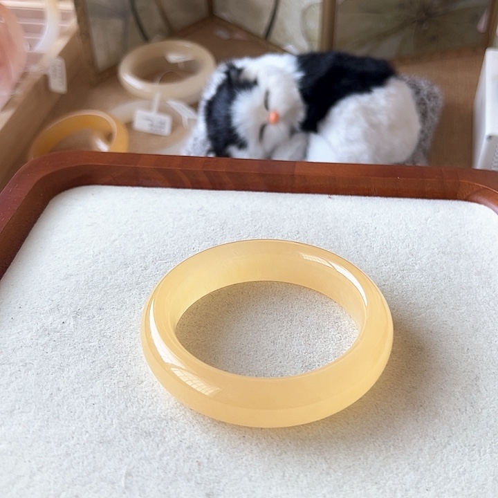 石英质玉手镯未镶嵌