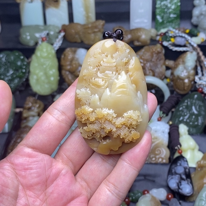 颈饰未镶嵌和田玉（糖玉）