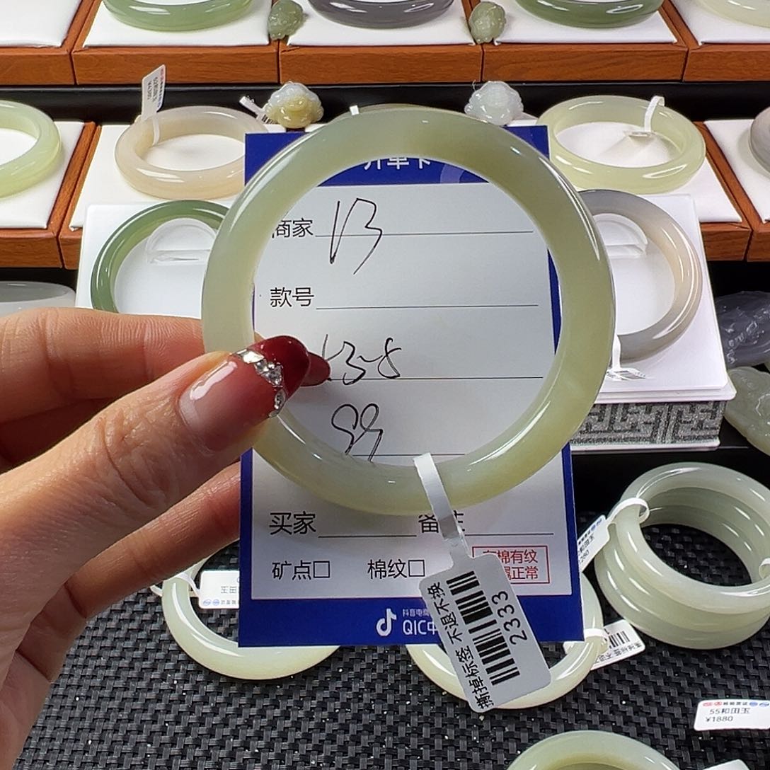 和田玉手镯未镶嵌