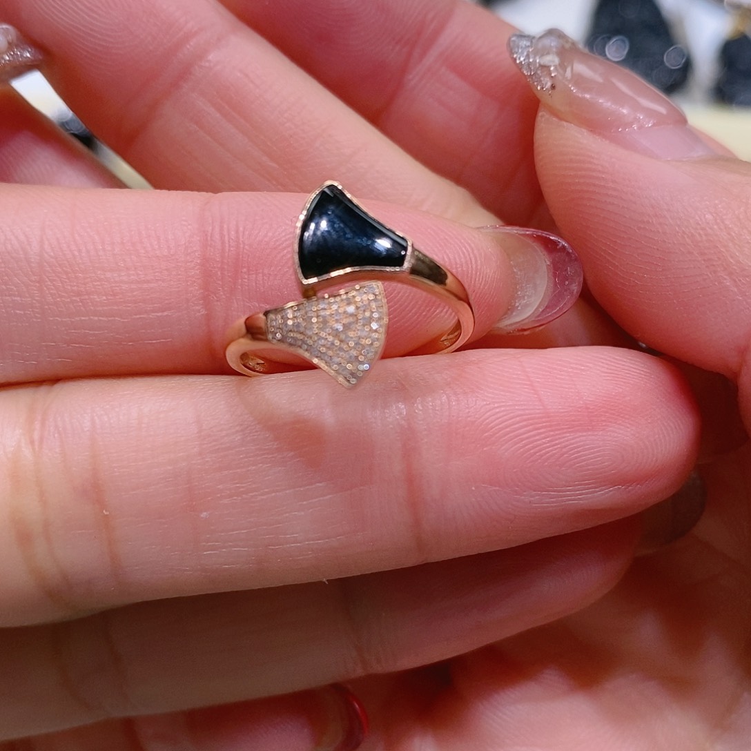 翡翠戒指18K金镶嵌戒指