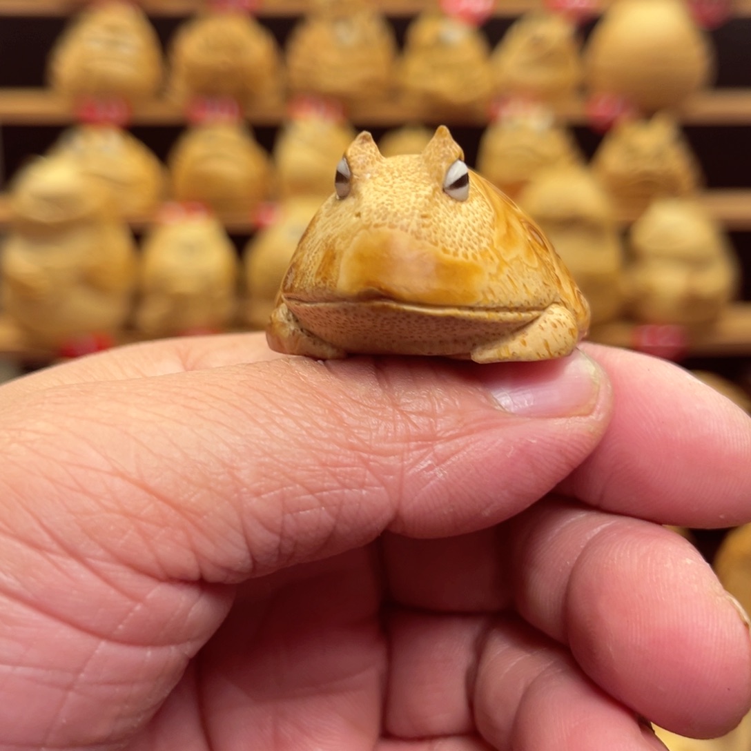 竹?****竹根雕角蛙手把件