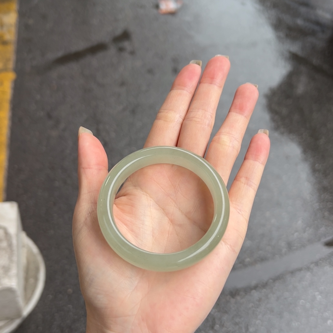 未镶嵌手镯石英质玉