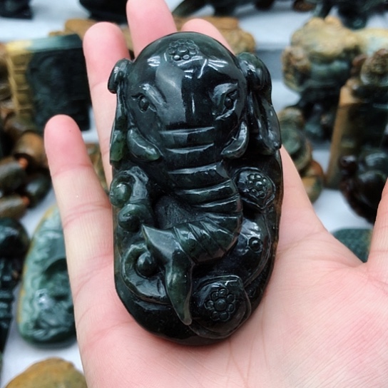 岫岩河磨玉（透闪石质玉）把件未镶嵌
