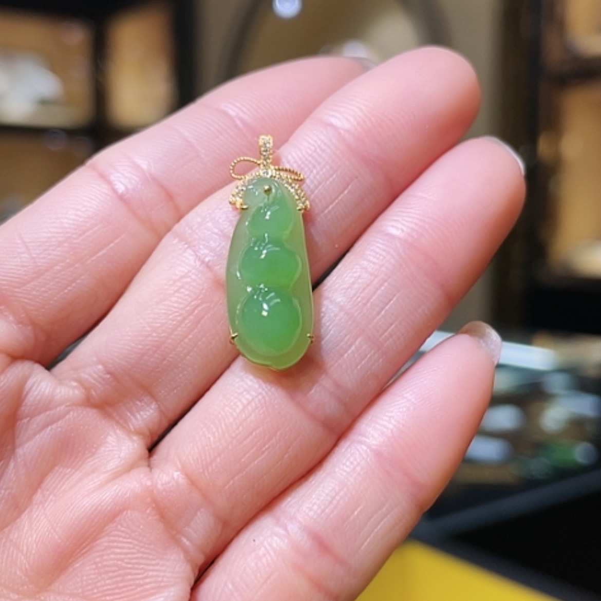 【闪购商品】和田玉颈饰18K金镶嵌福豆