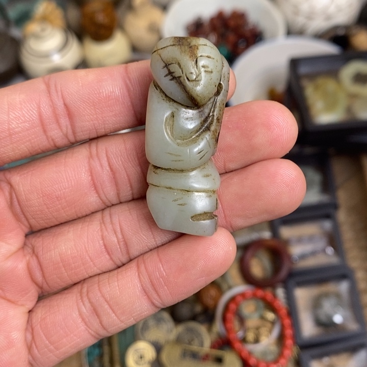 和田玉（糖玉）未镶嵌挂件和田玉背包僧 摆件 微瑕