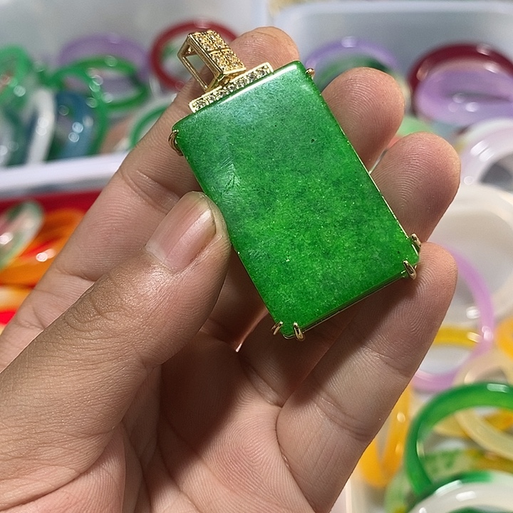 翡翠颈饰未镶嵌价格