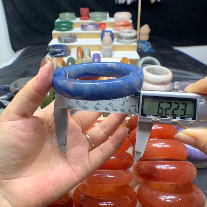 未镶嵌手镯石英质玉