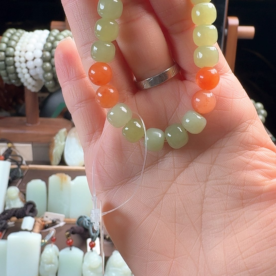 和田玉（糖玉）手链未镶嵌苹果绿