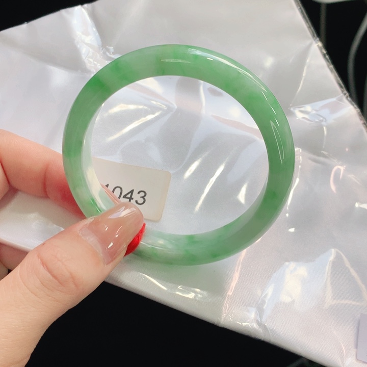 翡翠未镶嵌手镯天然翡翠手镯01