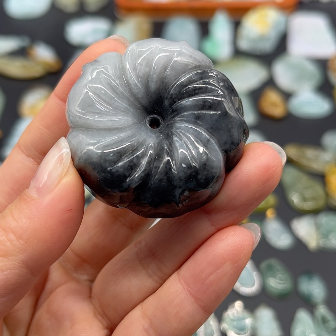 【闪购商品】翡翠颈饰未镶嵌花