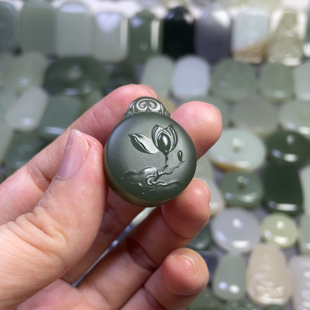 和田玉未镶嵌颈饰