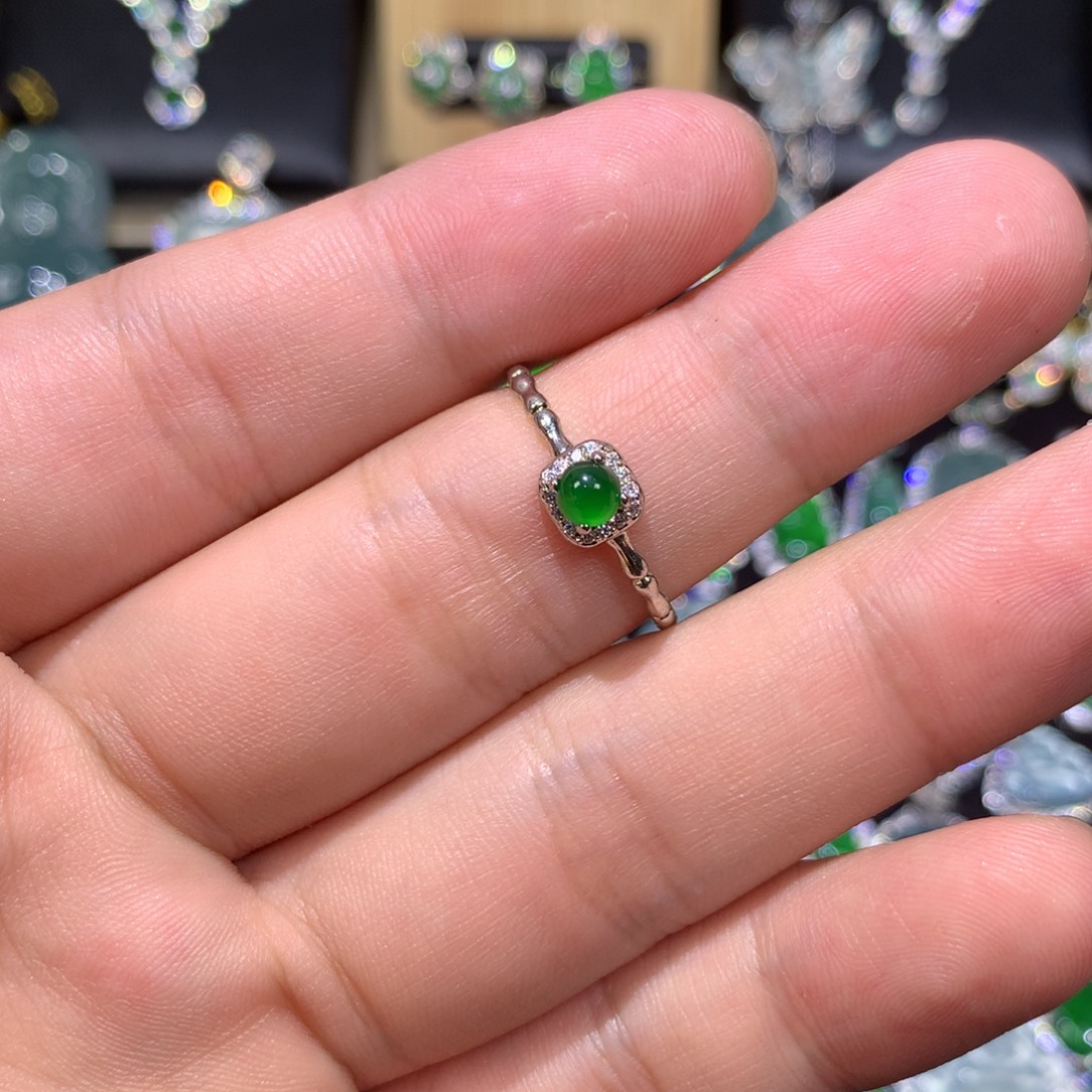 吊坠(赠链)未镶嵌翡翠