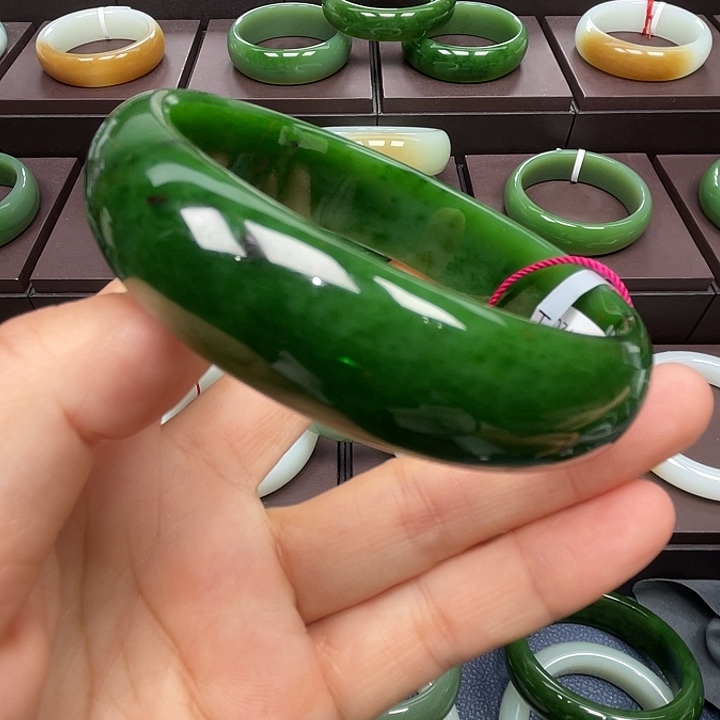 和田玉未镶嵌手镯68口径