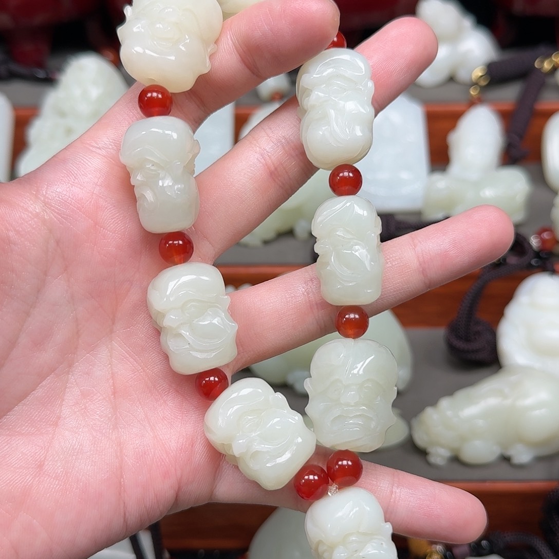 晗***沁和田玉未镶嵌把件