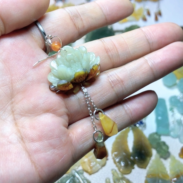 【闪购商品】蛇纹石玉耳环未镶嵌流***泪