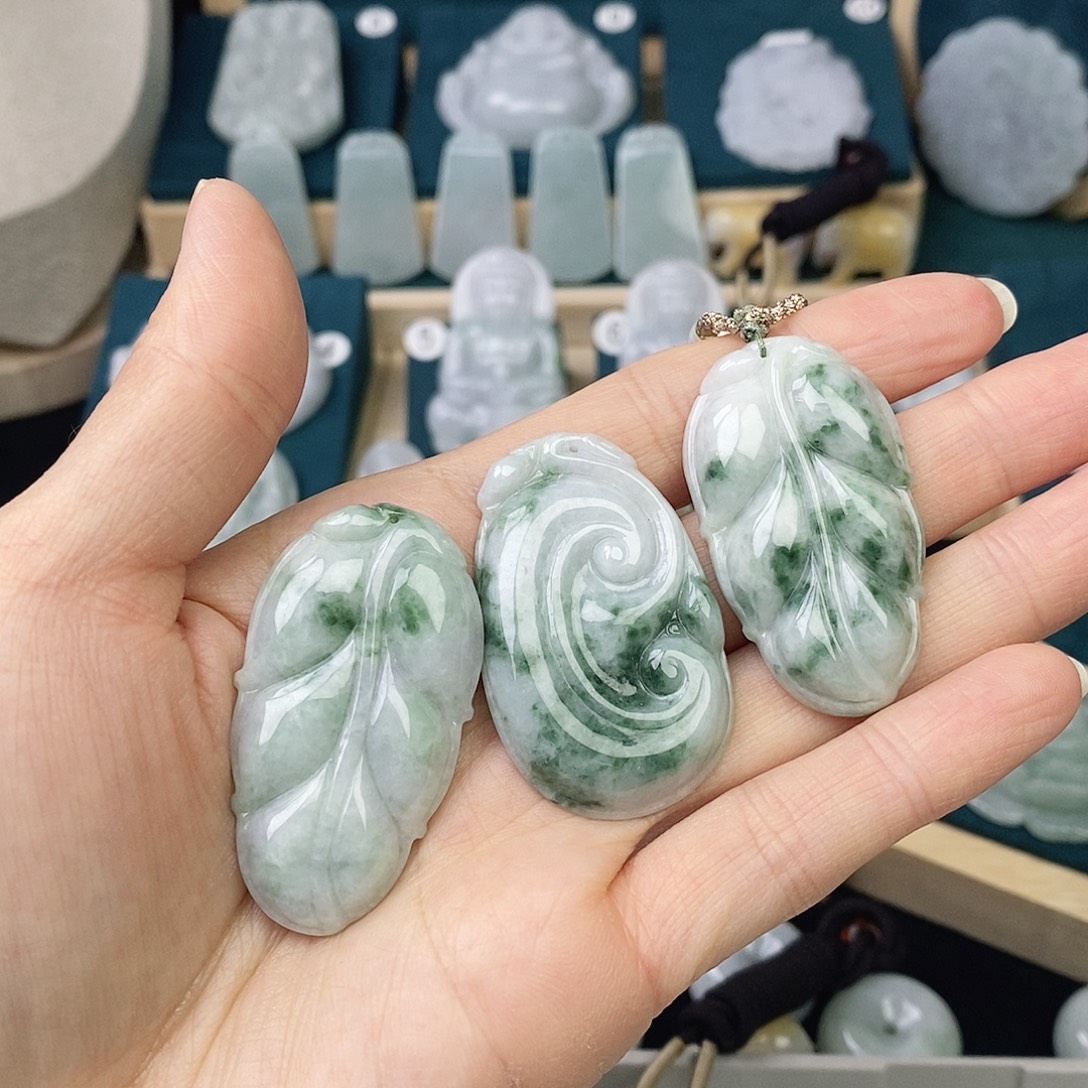 翡翠未镶嵌颈饰叶子 如意 发货发其一