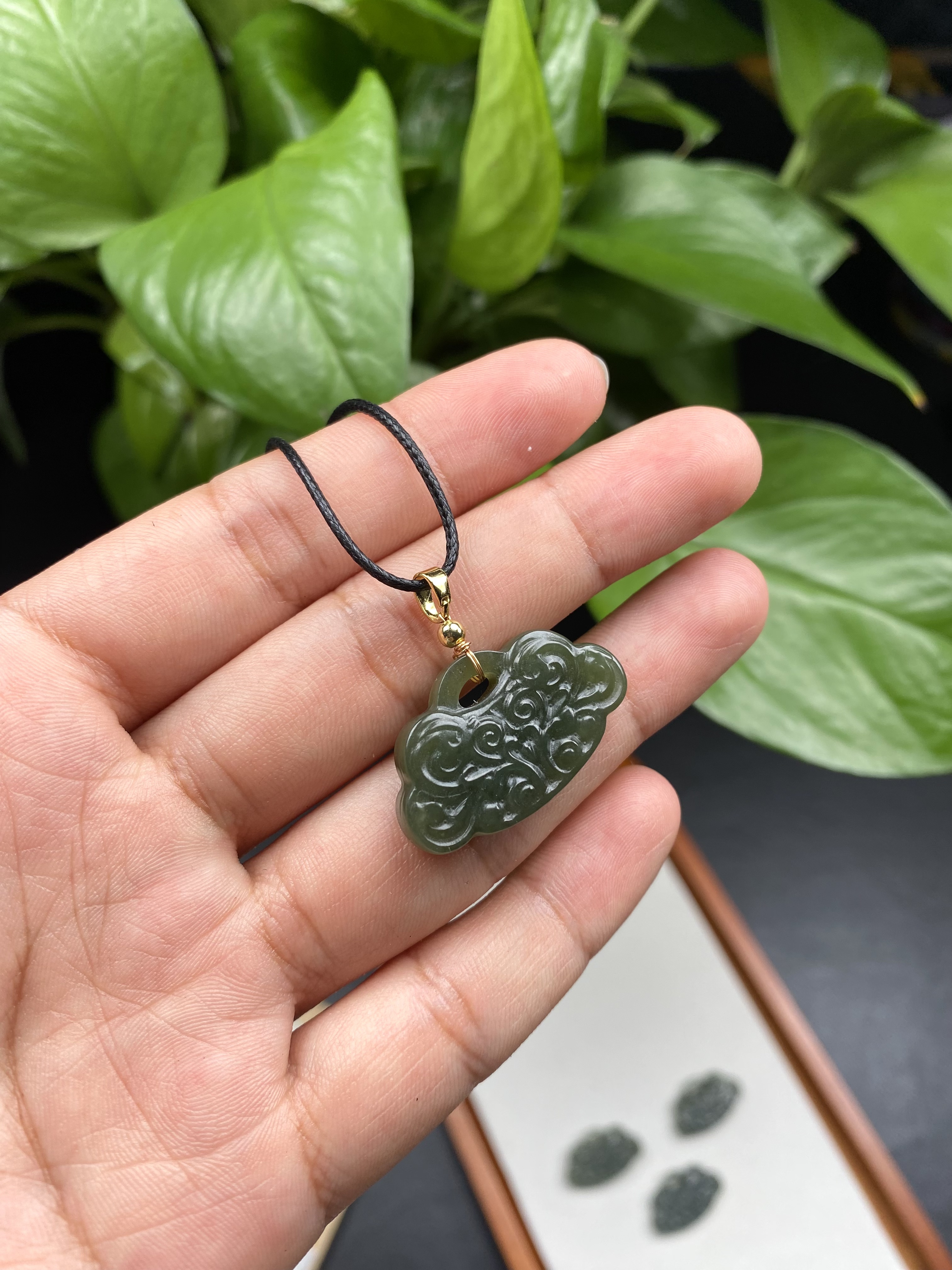 天然和田玉新疆时尚平安锁吊坠时尚百搭挂坠精美精雕