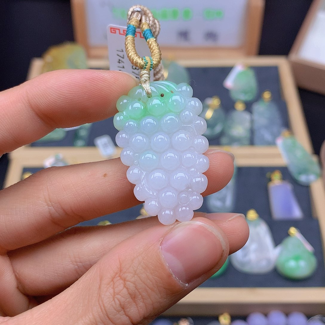 翡翠颈饰未镶嵌翡翠