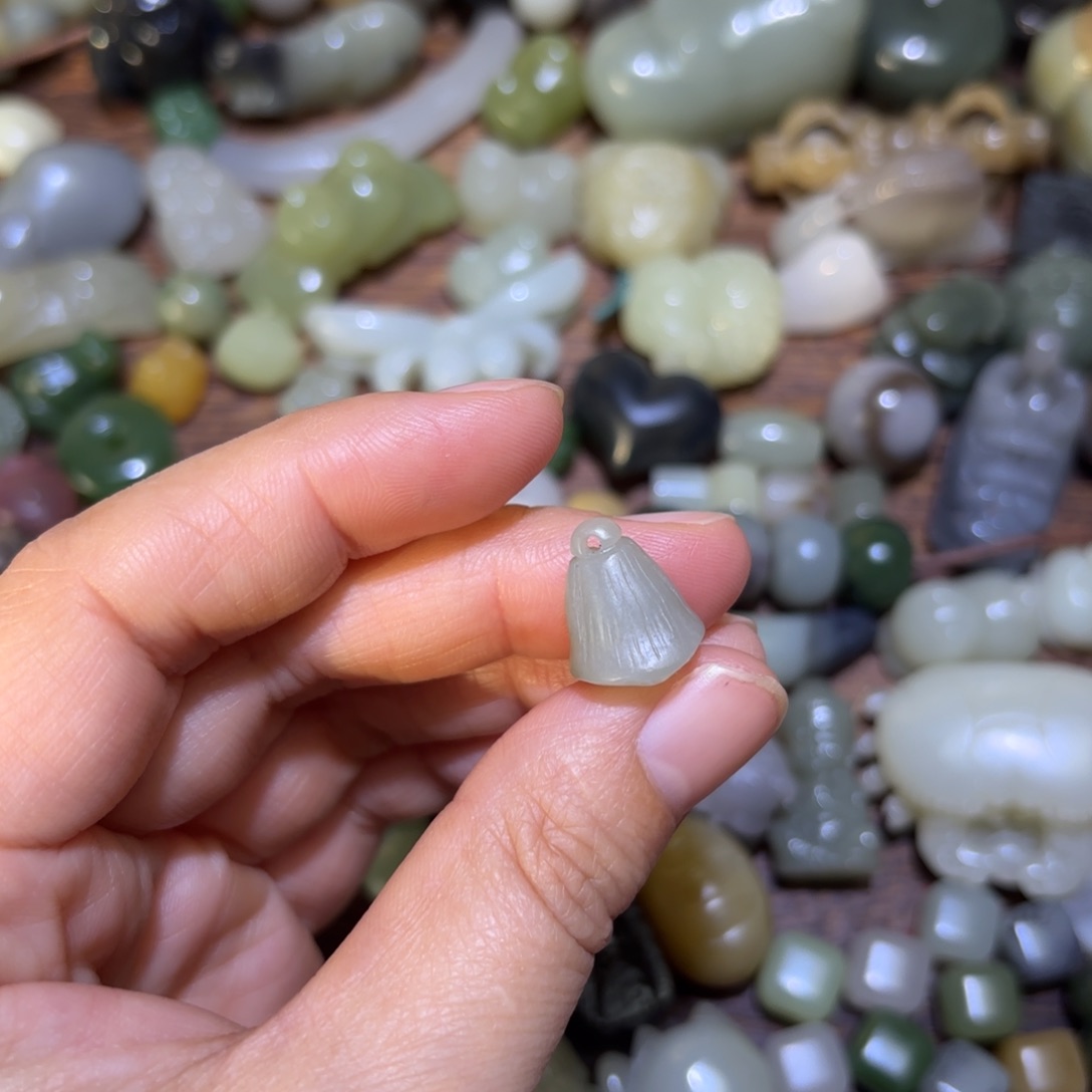 H***h和田玉未镶嵌珠宝半成品