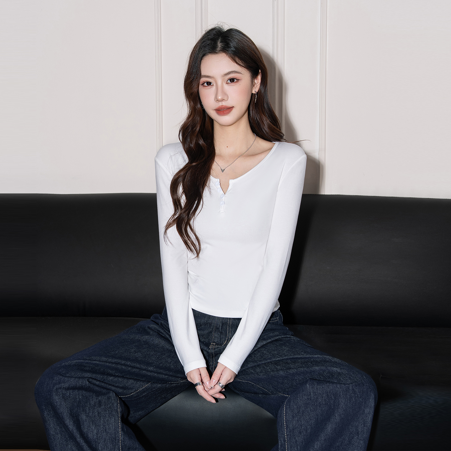 HI白色v领长袖打底衫女秋冬内搭2025新款纽扣低领修身上衣TG2642