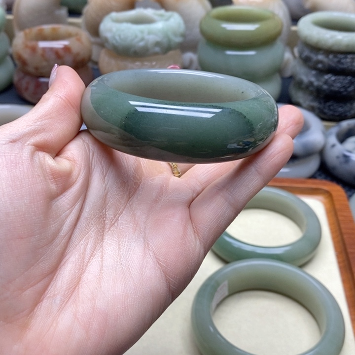 石英岩玉手镯未镶嵌