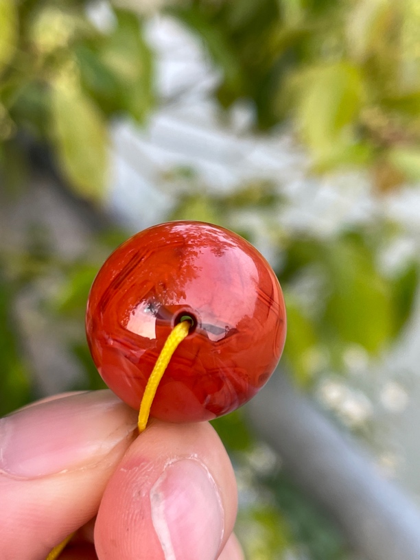 精品南红19.8mm配饰圆珠单珠颜色红润满肉柿子火焰纹一侧孔道有杂