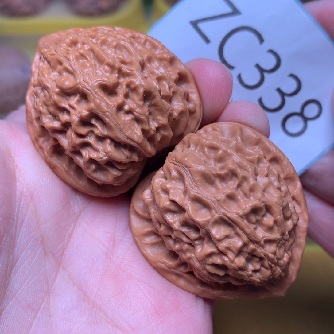 文玩核桃把件毕业金牛39
