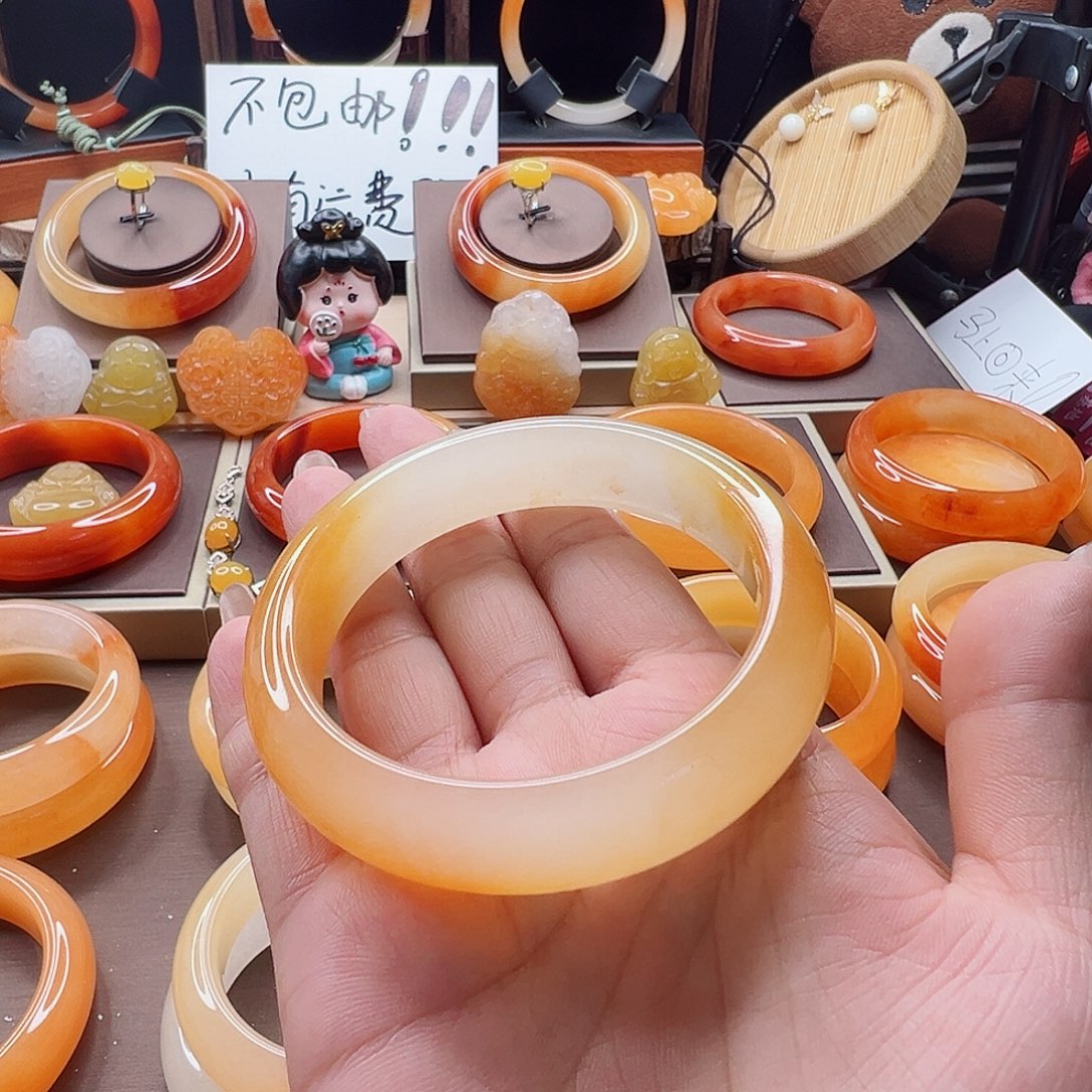 未镶嵌石英质玉（黄龙玉）手镯包容福利61.1