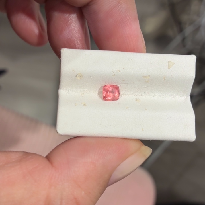 尖晶石裸石裸石72.5分