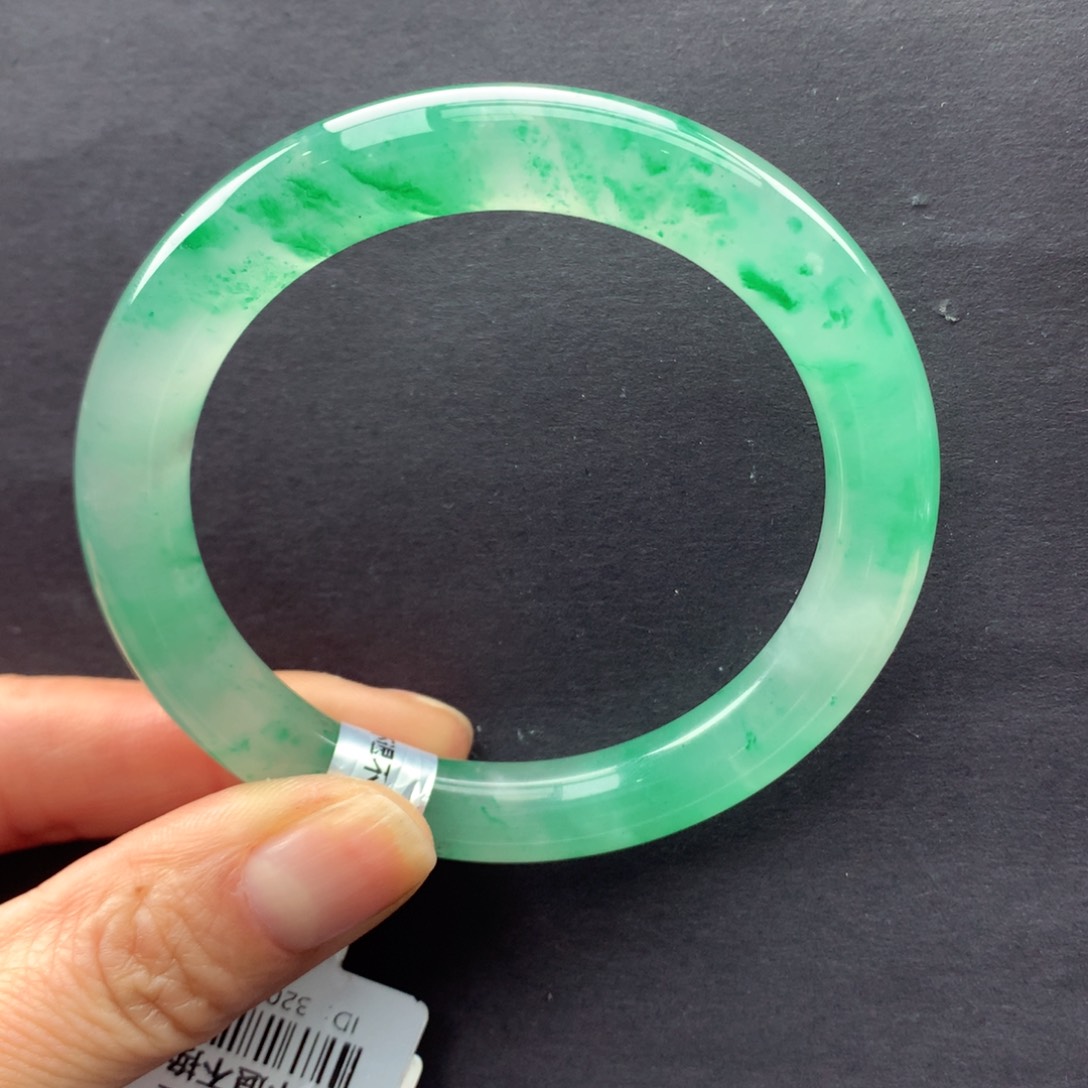 【闪购商品】未镶嵌手镯石英质玉