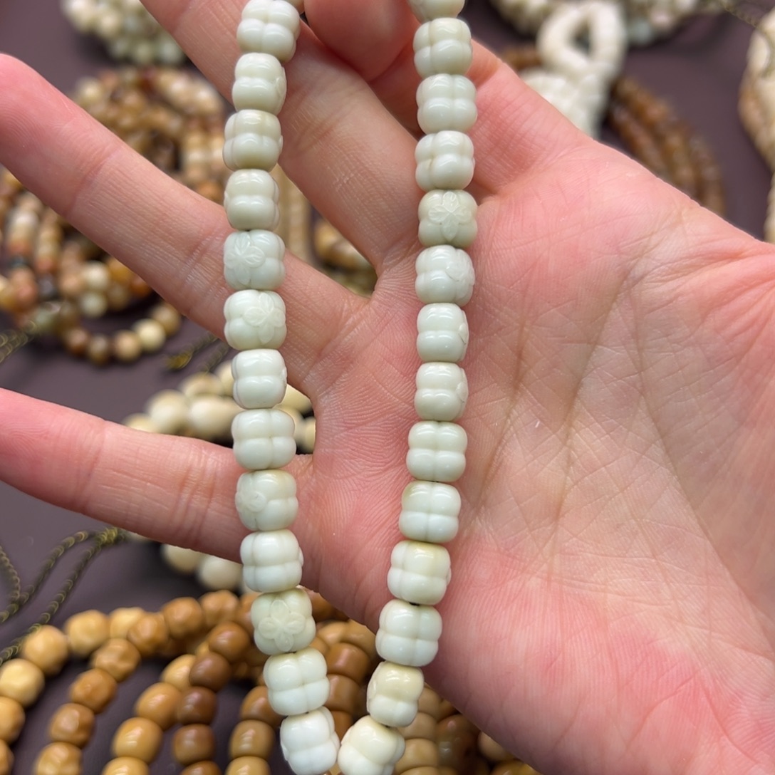 N***N吊坠龙脊菩提柿子