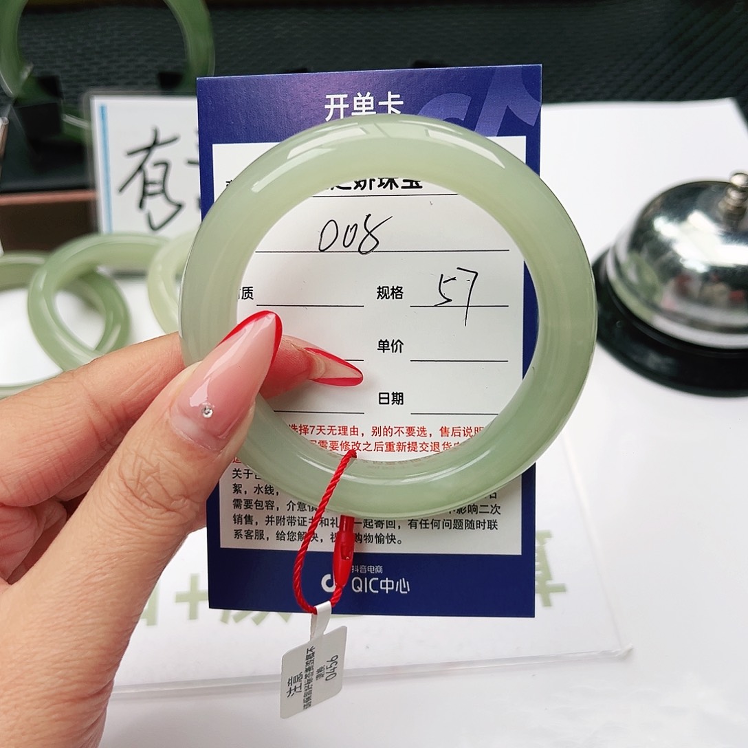 和田玉手镯未镶嵌是***～