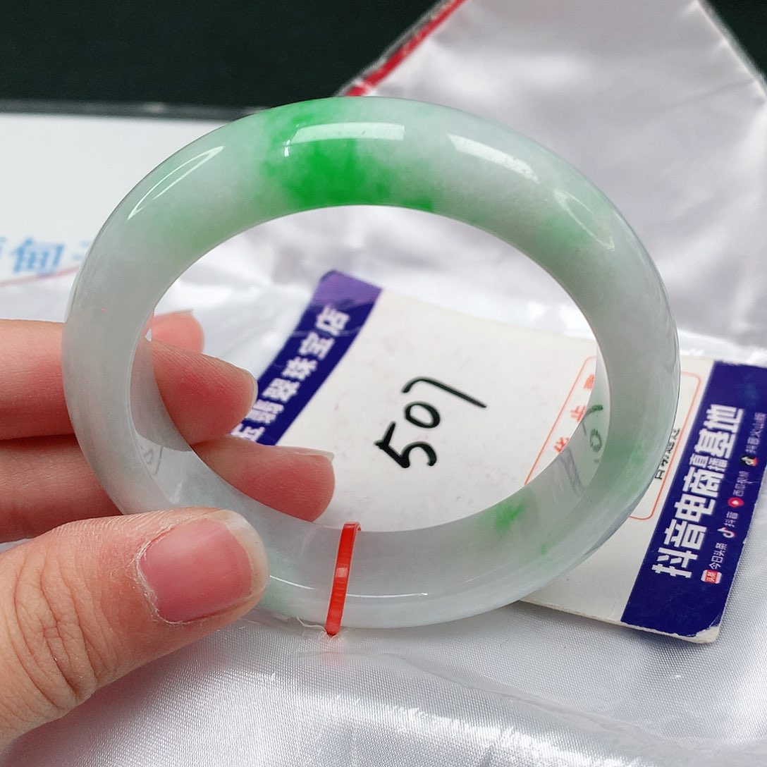 翡翠手镯未镶嵌翡翠