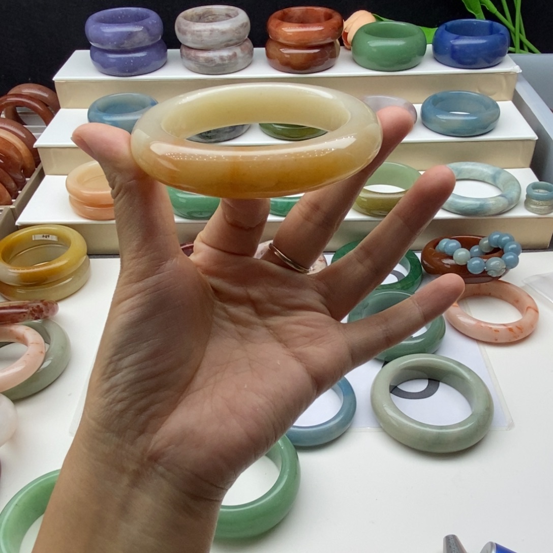 小***猫石英岩玉未镶嵌手镯