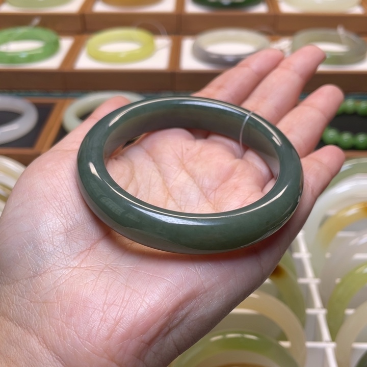 和田玉手镯未镶嵌5556