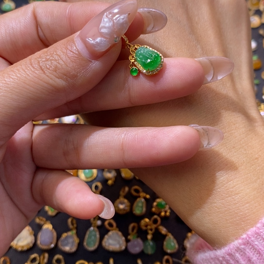 妖***姬翡翠18K金镶嵌颈饰