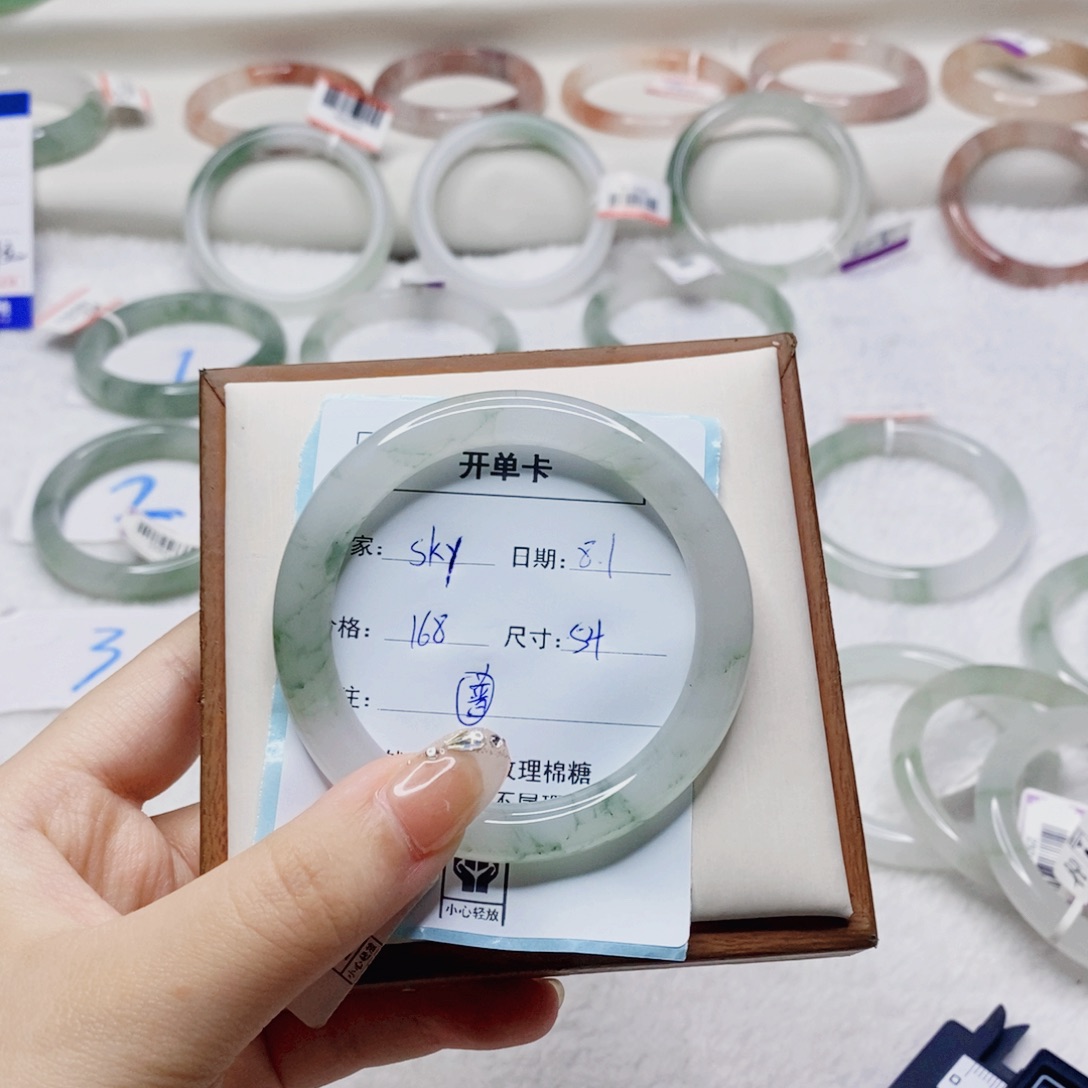 *****石英质玉手镯未镶嵌