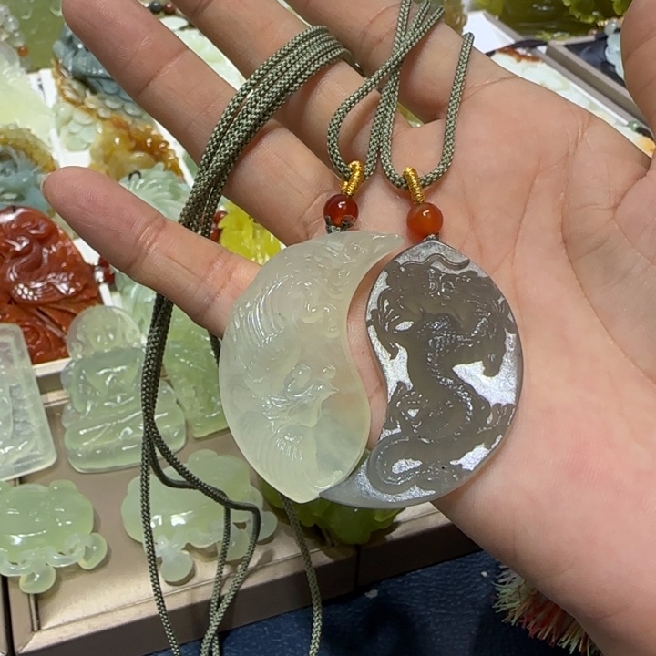 蛇纹石玉吊坠未镶嵌