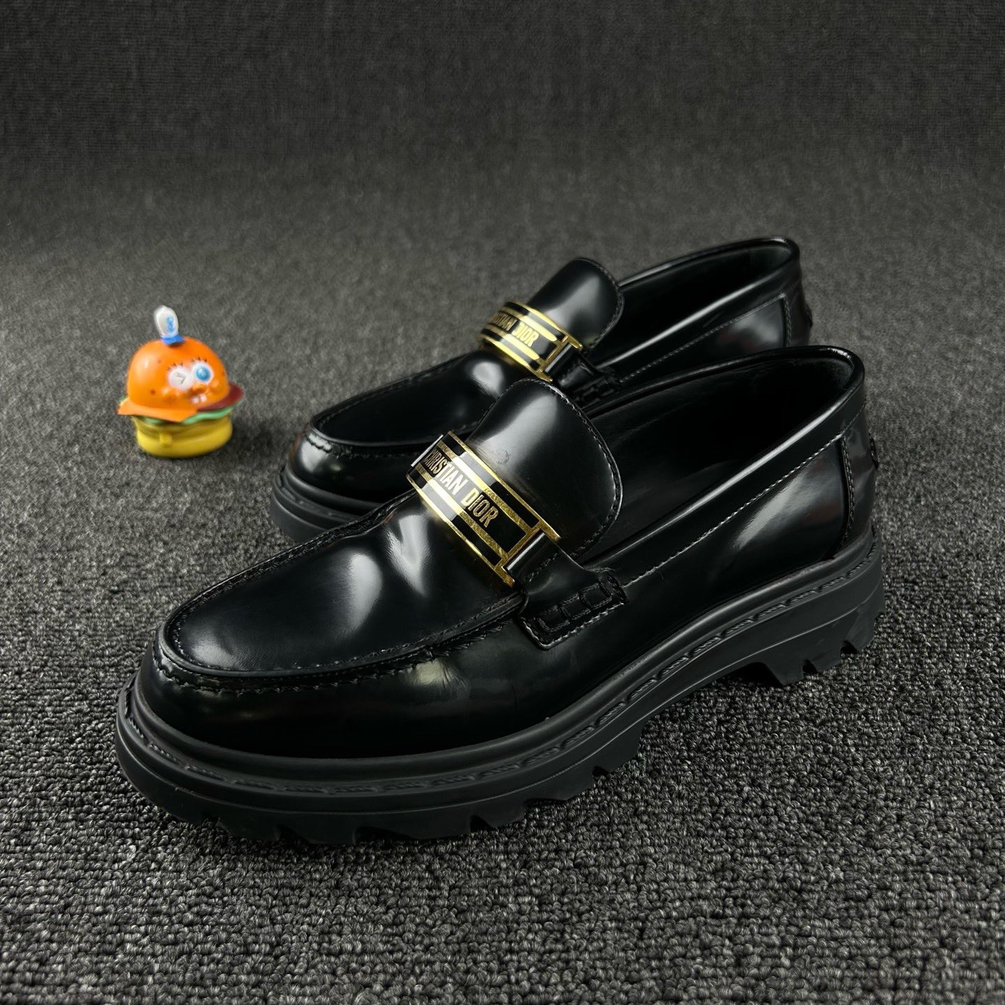 95新 DIOR/迪奥 黑色乐福鞋36码 金属徽标设计 HB4009