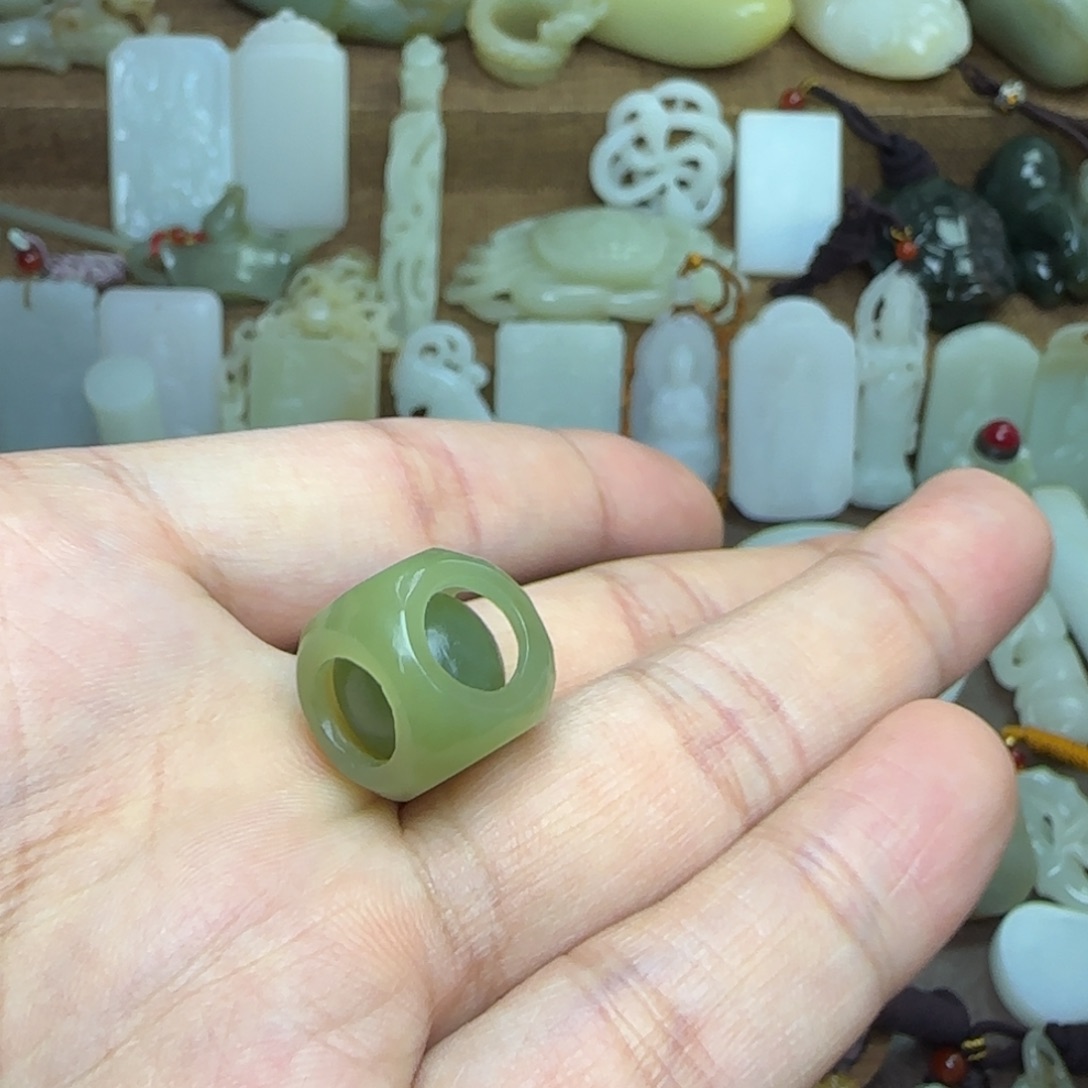 和田玉挂件未镶嵌转运珠