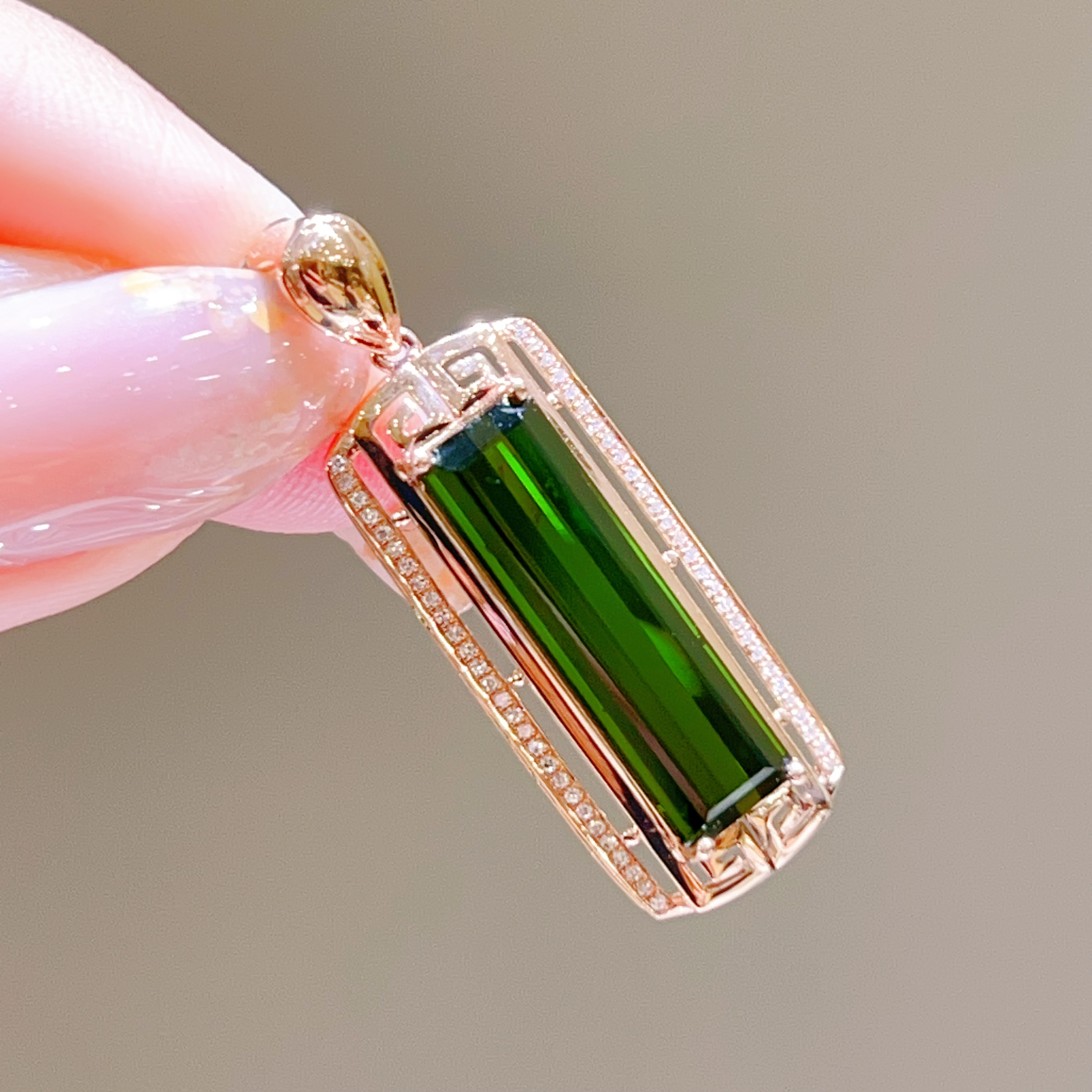 5.97ct  18K玫瑰金镶嵌碧玺吊坠 5200