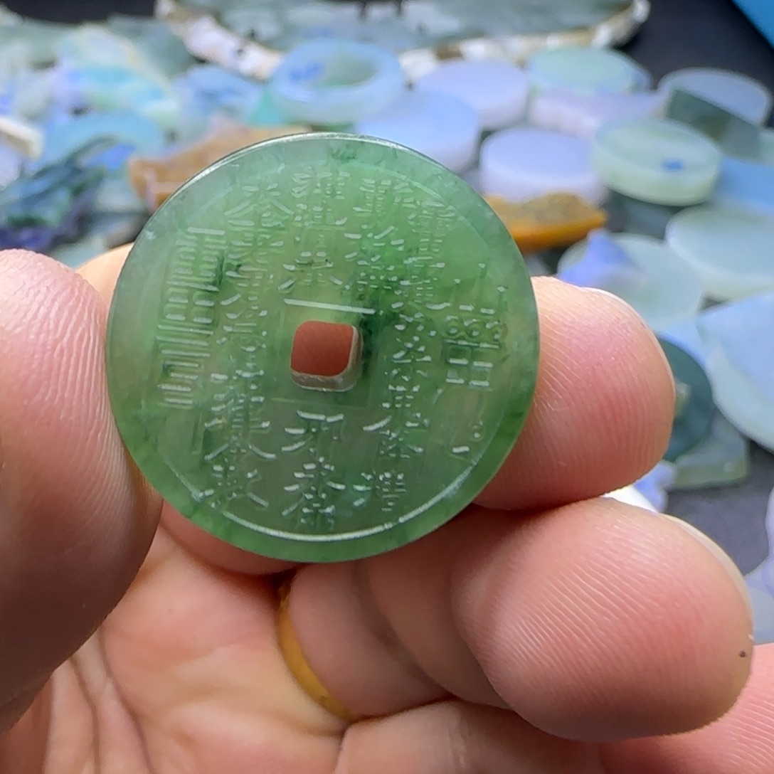 翡翠未镶嵌颈饰米****0