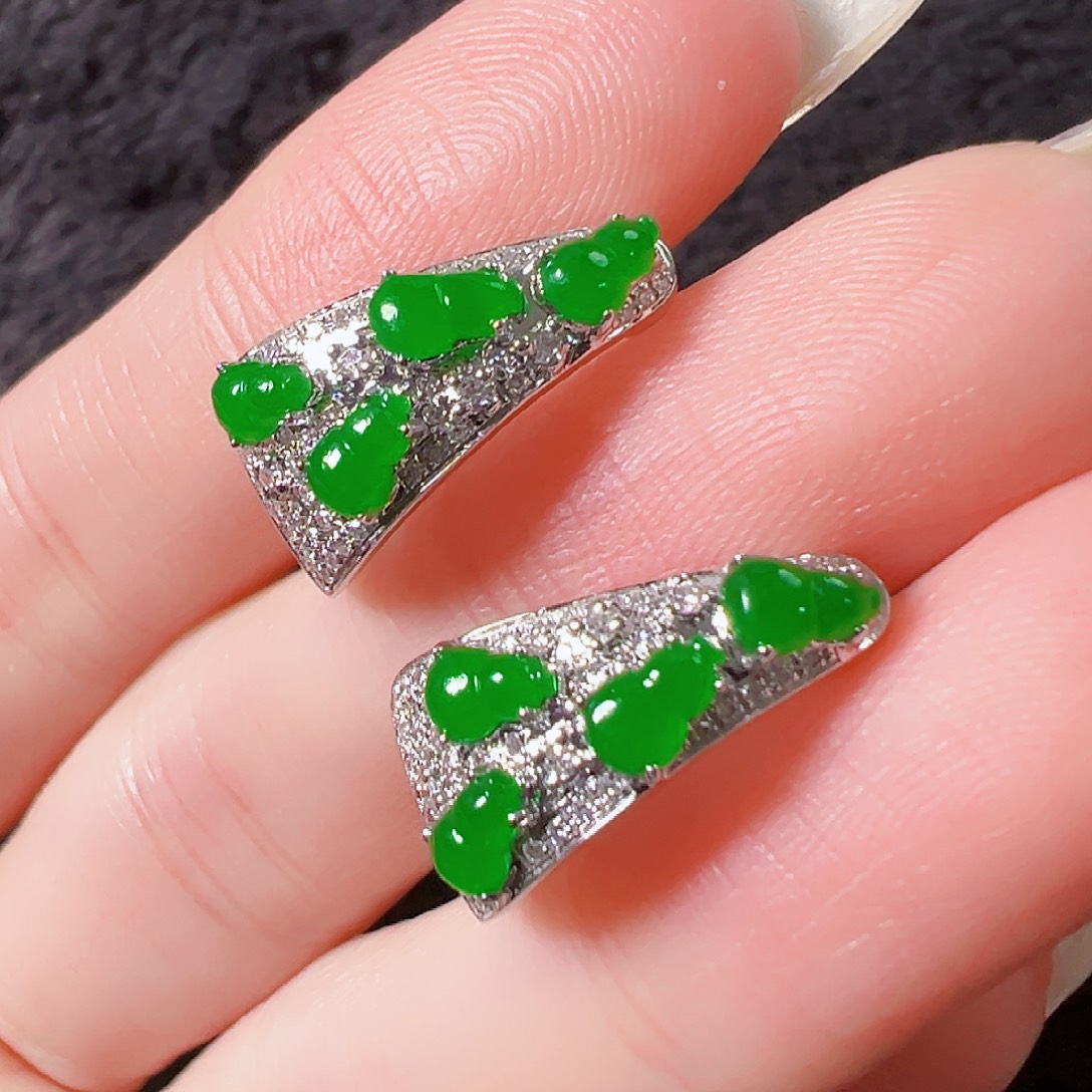 翡翠18K金镶嵌耳饰签收后24小时鉴赏期，过时不退