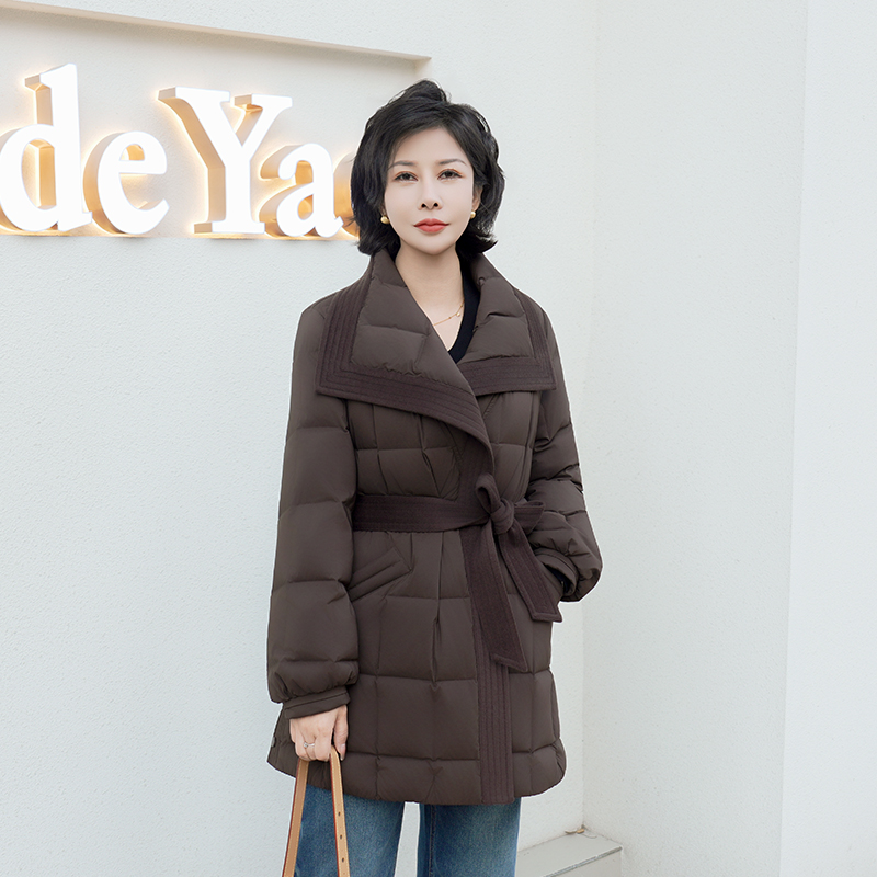 高端显瘦羽绒服女一手长2025冬新款收腰宽松外套18B85
