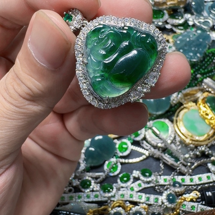 翡翠未镶嵌颈饰天然A货翡翠放漏